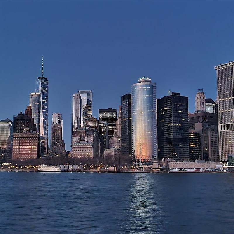 Perfil de Manhattan visto desde el agua